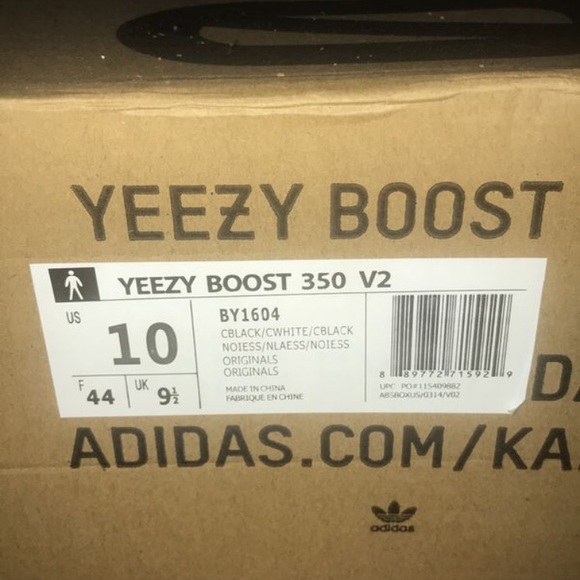 Yeezy 350 v2 Oreo - Picture 6 of 6